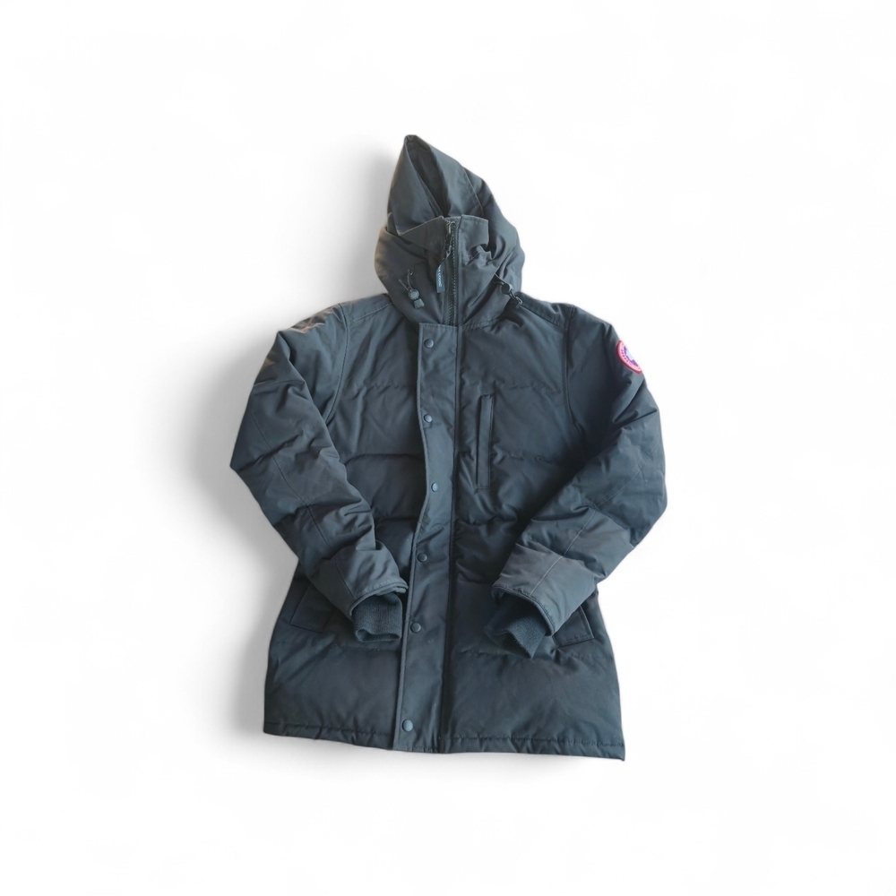 Canada Goose Carson Parka down jacket in black Arctic Tech fabric. Size Small